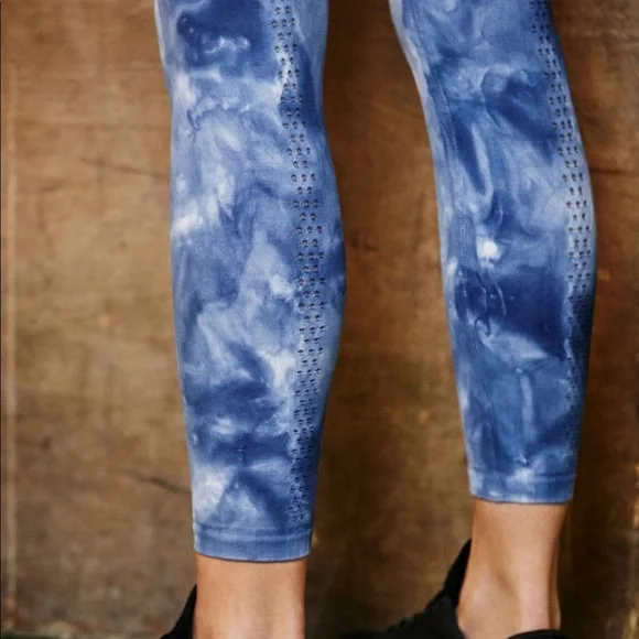 Free People FP Movement Good Karma Blue Tie Dye Leggings NEW - Picture 10 of 11